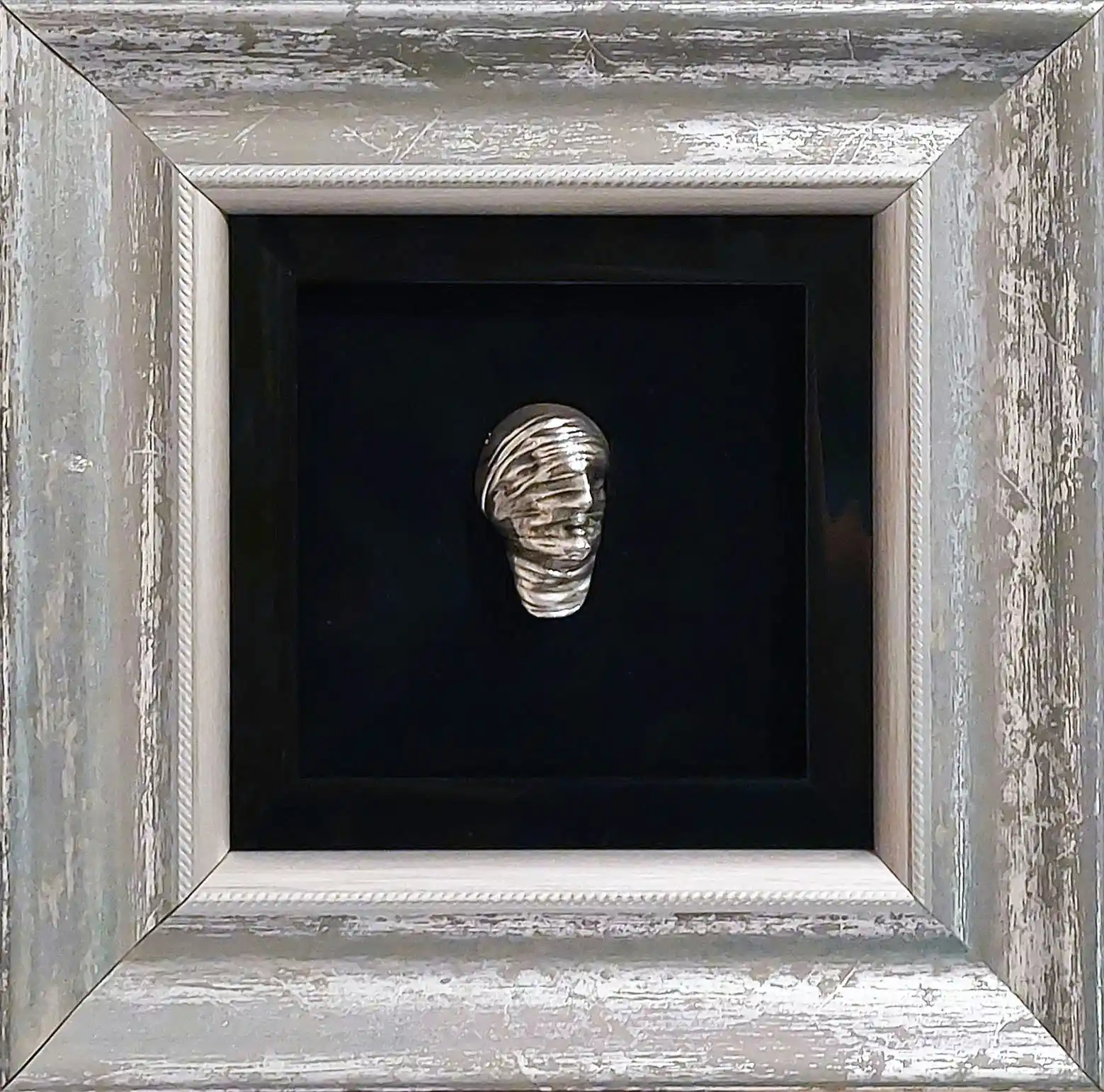 Zdjęcie obrazu Zawieszka  - Igor Mitoraj. Foksal17 - Galeria Sztuki w Warszawie.